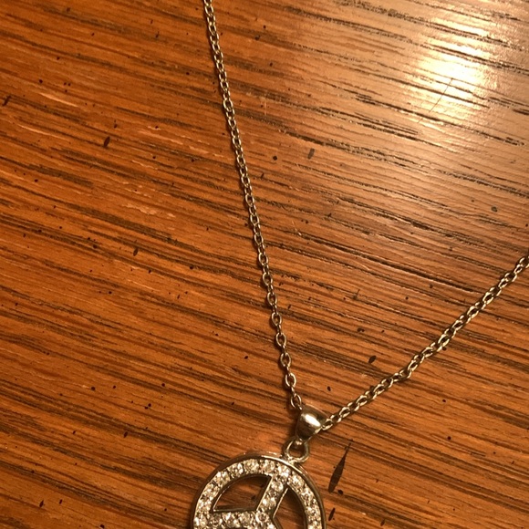 NWOT Silver Peace Pendant Necklace - Picture 7 of 11